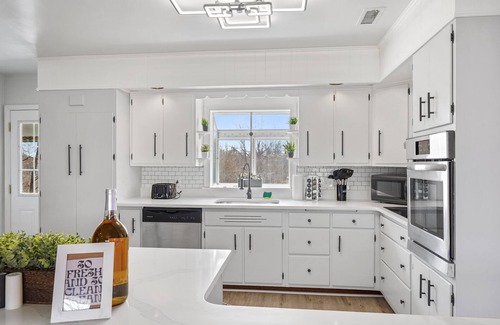 Coatesville House | Comfort, Fun, & charming! - 5BR oasis w/Pool