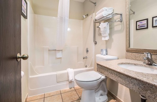 Newport Hotel | Comfort Inn Newport