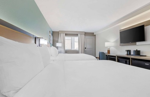 Midway District Hotel | Comfort Inn Sea World Area