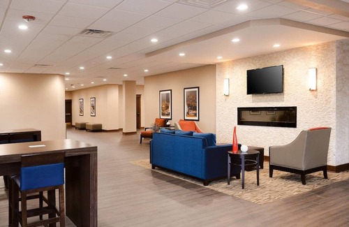 Downtown Des Moines Hotel | Comfort Inn & Suites Event Center
