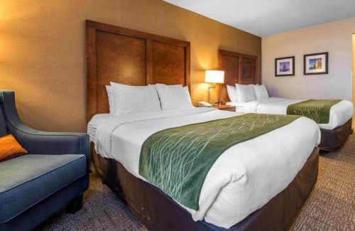 Erie Hotel | Comfort Inn & Suites Erie - Splash Harbor Indoor Waterpark