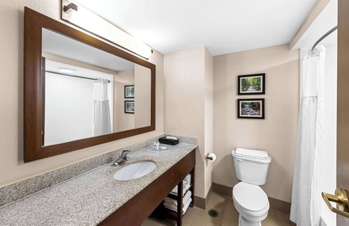 Heath Hotel | Comfort Inn & Suites Heath - Newark South