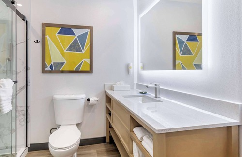 Lake Forest Hotel | Comfort Inn & Suites Irvine Spectrum