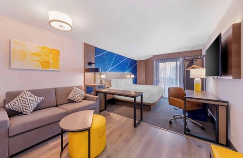 Lake Forest Hotel | Comfort Inn & Suites Irvine Spectrum
