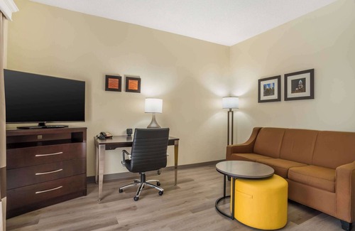 Cornelius Hotel | Comfort Inn & Suites Lake Norman