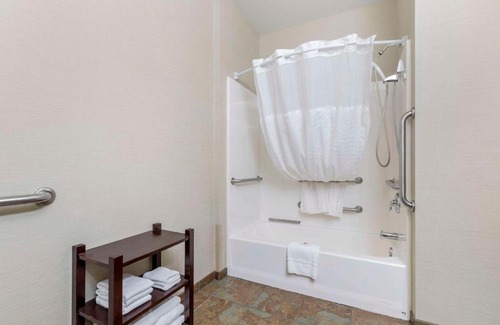 Mitchell Hotel | Comfort Inn & Suites Mitchell I-90