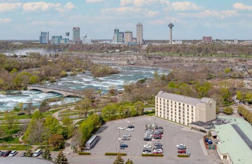 Downtown Niagara Falls Hotel | Comfort Inn The Pointe