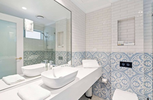 Fairy Meadow Hotel | Comfort Inn Towradgi Beach