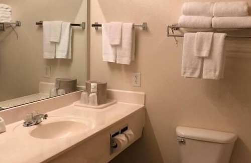 Kelso House | Comfort Meets Affordability in GuestHouse Kelso Longview! Free Parking