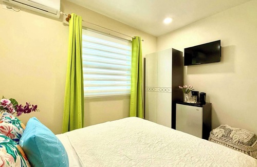 Simpson Bay Hotel | Comfort Room 10 with AC and Rooftop Pool