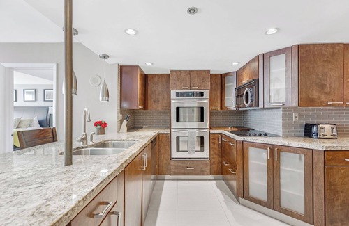 Downtown Miami Apartment | Comfort, Space and Perfect Sunset
