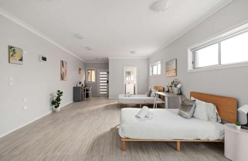 Ryde Apartment | Comfort Stay - Detached Quadruple Studio Room with Simple Kitchenette near Top Ryde city