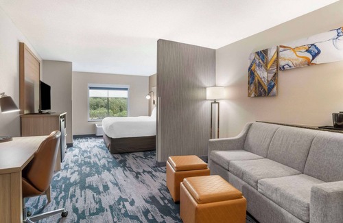 Arcadia Hotel | Comfort Suites At WestGate Mall