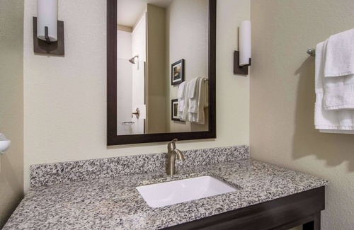 Brunswick Hotel | Comfort Suites Brunswick - Clevelend Southwest