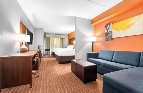 Jackson Hotel | Comfort Suites Jackson I-40