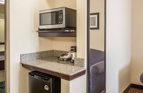 Marion Hotel | Comfort Suites Marion North