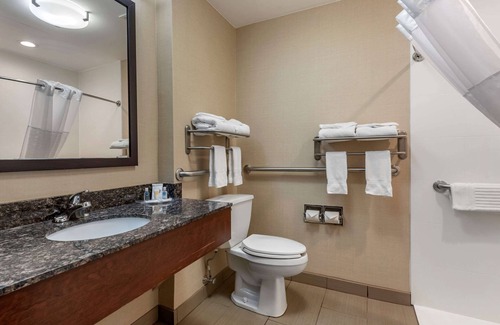 Marion Hotel | Comfort Suites Marion North