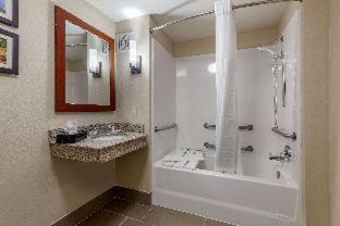 Oshkosh Hotel | Comfort Suites