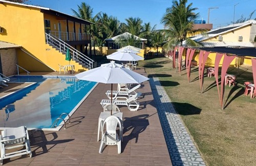 Barra Nova Villa | Comfortable suite with queen-size bed, air conditioning, minibar and smart TV
