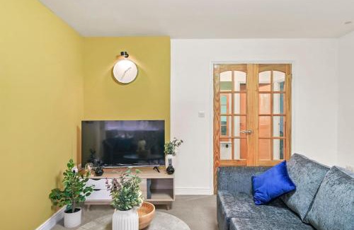 Woolwich Apartment | Comfortable 2-Bed Flat, Free Parking, near Excel