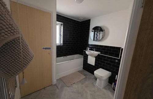 Woolwich Apartment | Comfortable 2-Bed Flat, Free Parking, near Excel