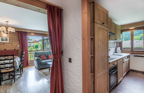 Megeve Apartment | Comfortable 2-Bedroom Apartment in Megève Rochebrune - Balcony, Garage, Wifi & Ski Locker