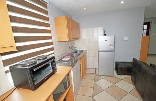 Germiston Apartment | Comfortable 2 Bedroom Flat in Germiston with WI-FI