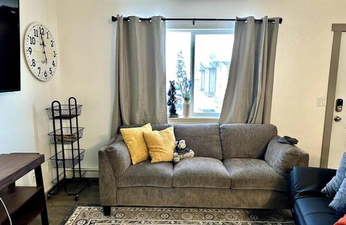 Fairbanks Apartment | Comfortable 2BR Apt Central