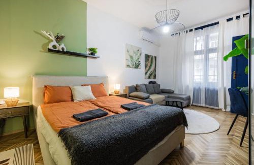 Csarnok negyed Apartment | Comfortable 2BR for Work or Leisure Stay