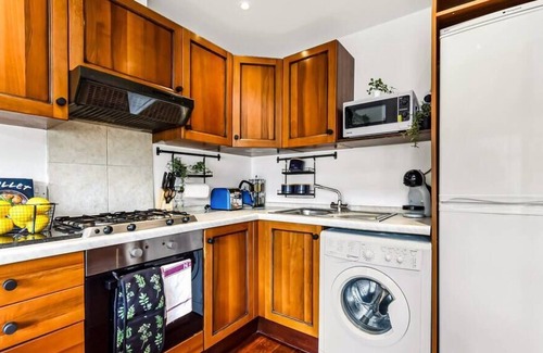 Walpole Apartment | Comfortable 3 Bedroom Apartment in Greater London