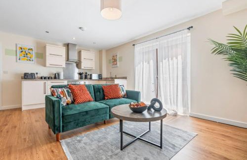 Leicester City Centre Apartment | Comfortable 3-Bed Flat for 7 Guests, Ideal Family Stay in Prime Area with Fast Wi-Fi