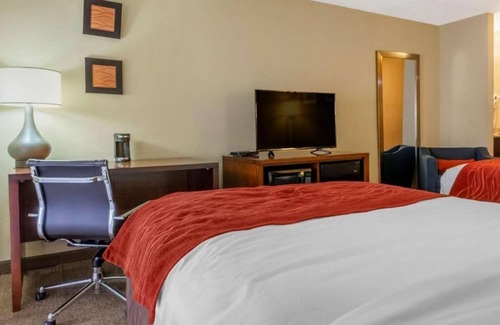 Albuquerque Hotel | Comfortable Albuquerque Hotel Rooms Near Airport with Indoor Pool - 4 Units