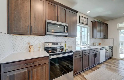 Aurora House | Comfortable and Affordable: Private Rooms in a Shared House or family home rent.