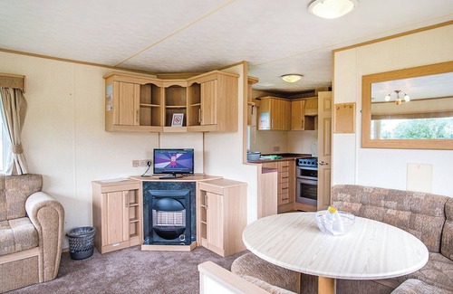 Ludchurch House | Comfortable and spacious 12ft-wide caravan with one double and two twin.