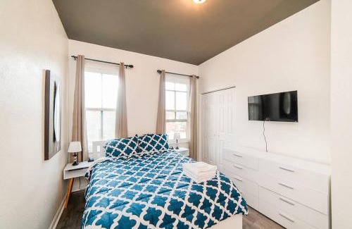 Manchester Apartment | Comfortable and Walkable - Off-Street Parking