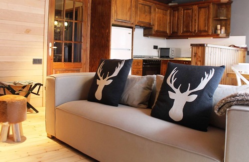 Arties Apartment | Comfortable apartment in Arties for 5 people. WIRELESS