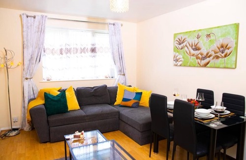 Haselbury Apartment | Comfortable, clean, homely apartment near Tottenham Stadium and local amenities