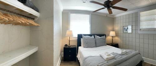 Statesboro House | Comfortable Cottage on the Blue Mile - Close to GSU!
