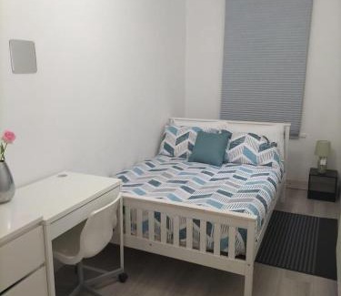 Coventry House | Comfortable Double Bed Located near City Centre, suitable for Contractors Health Care Professionals or long business stays in Coventry or delightful holidays in Coventry or within the West Midlands area Free Wifi Tea and Coffee Provided