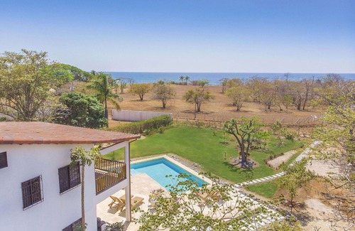 Junquillal House | Comfortable family home with great pool -3 min from Playa Blanca