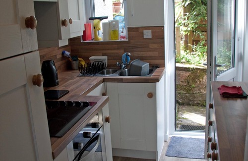 Bankend Apartment | Comfortable ground floor flat with stunning coastal views, Glencaple.