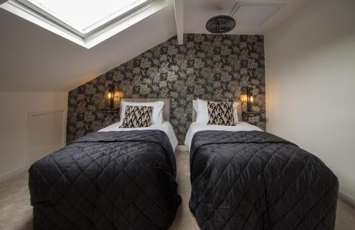 Brockholes House | Comfortable Holmfirth Home Near Trails and Town Sleeps 5