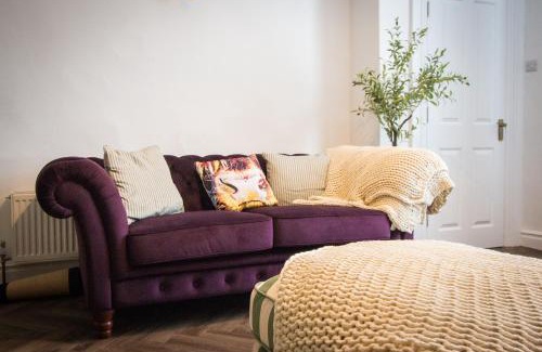 Brockholes House | Comfortable Holmfirth Home Near Trails and Town Sleeps 5