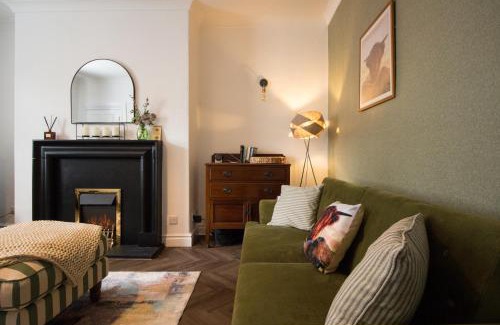 Brockholes House | Comfortable Holmfirth Home Near Trails and Town Sleeps 5