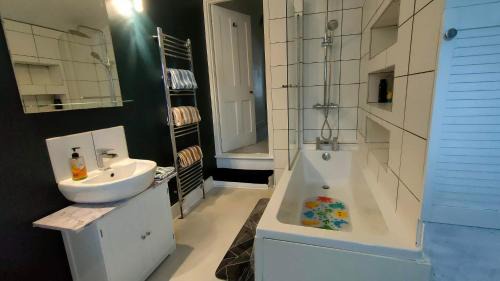 Gillingham House | Comfortable Home Away From Home