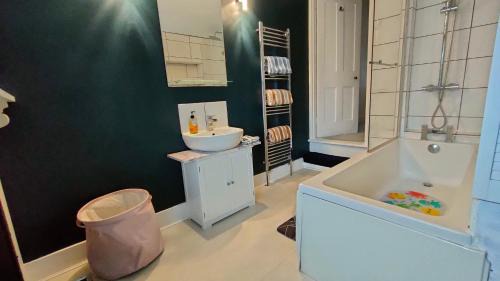 Gillingham House | Comfortable Home Away From Home