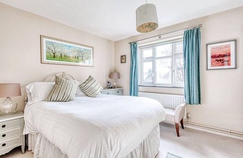 East Putney Apartment | Comfortable Home in Wandsworth by UnderTheDoormat