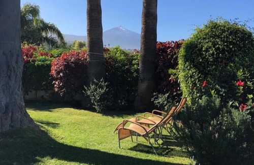 La Victoria de Acentejo House | Comfortable home with a beautiful blooming garden and a view of the Atlantic