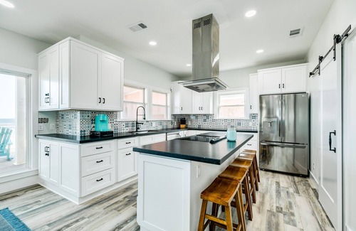 Bermuda Beach House | Comfortable Pet Friendly Beachfront Home - Great Sunrises from the Open Deck!