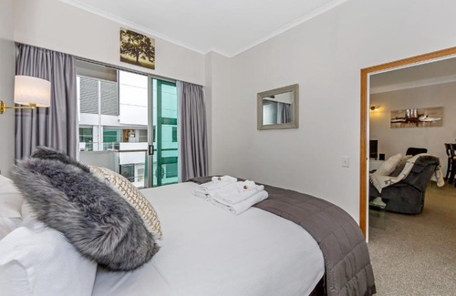 Auckland Central Business District Apartment | Comfortable Princes Wharf 2BR Apartment for up to 6 guests